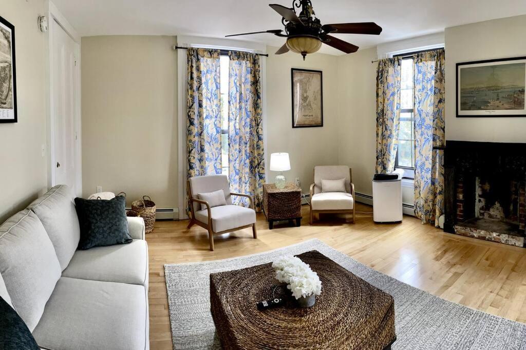 Historic Corner Apartment With Patio & Off Street Parking Портленд Экстерьер фото