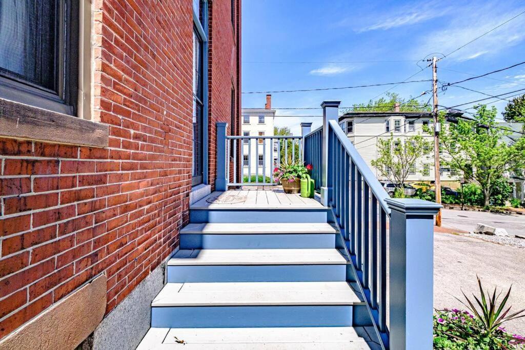Historic Corner Apartment With Patio & Off Street Parking Портленд Экстерьер фото